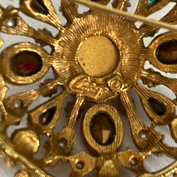 Capri Signed Round Vintage Glass Cabochon Crystals Pearl Gold Tone Metal Brooch - Picture 10 of 15